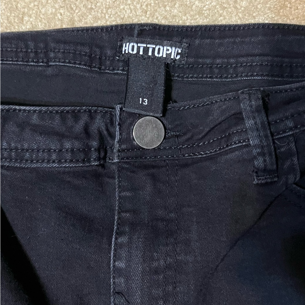 🖤 Hot Topic Distressed Shorts ❤️ - Picture 2 of 7
